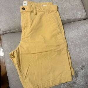 GAP Men's Yellow Flat Front Shorts